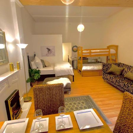 Roman Studio Apartment Единбург Екстериор снимка