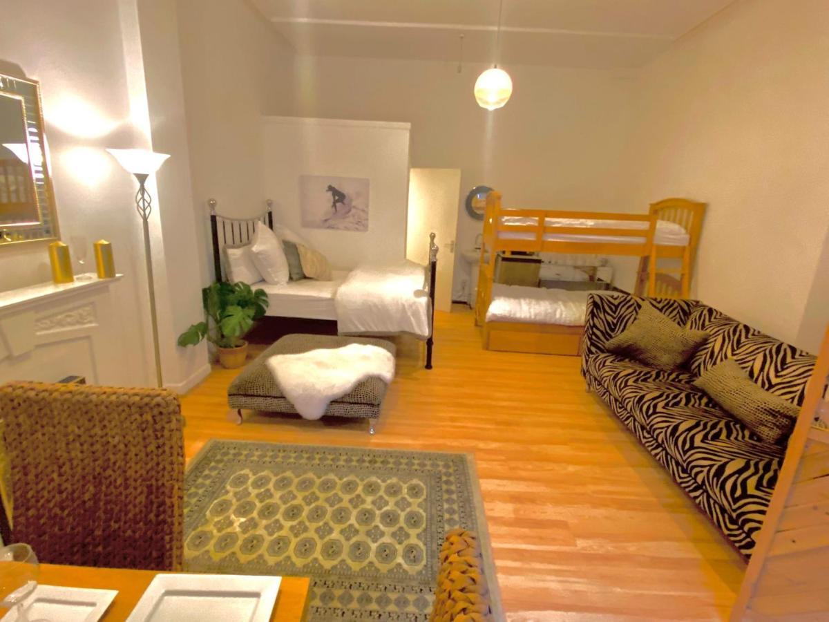 Roman Studio Apartment Единбург Екстериор снимка