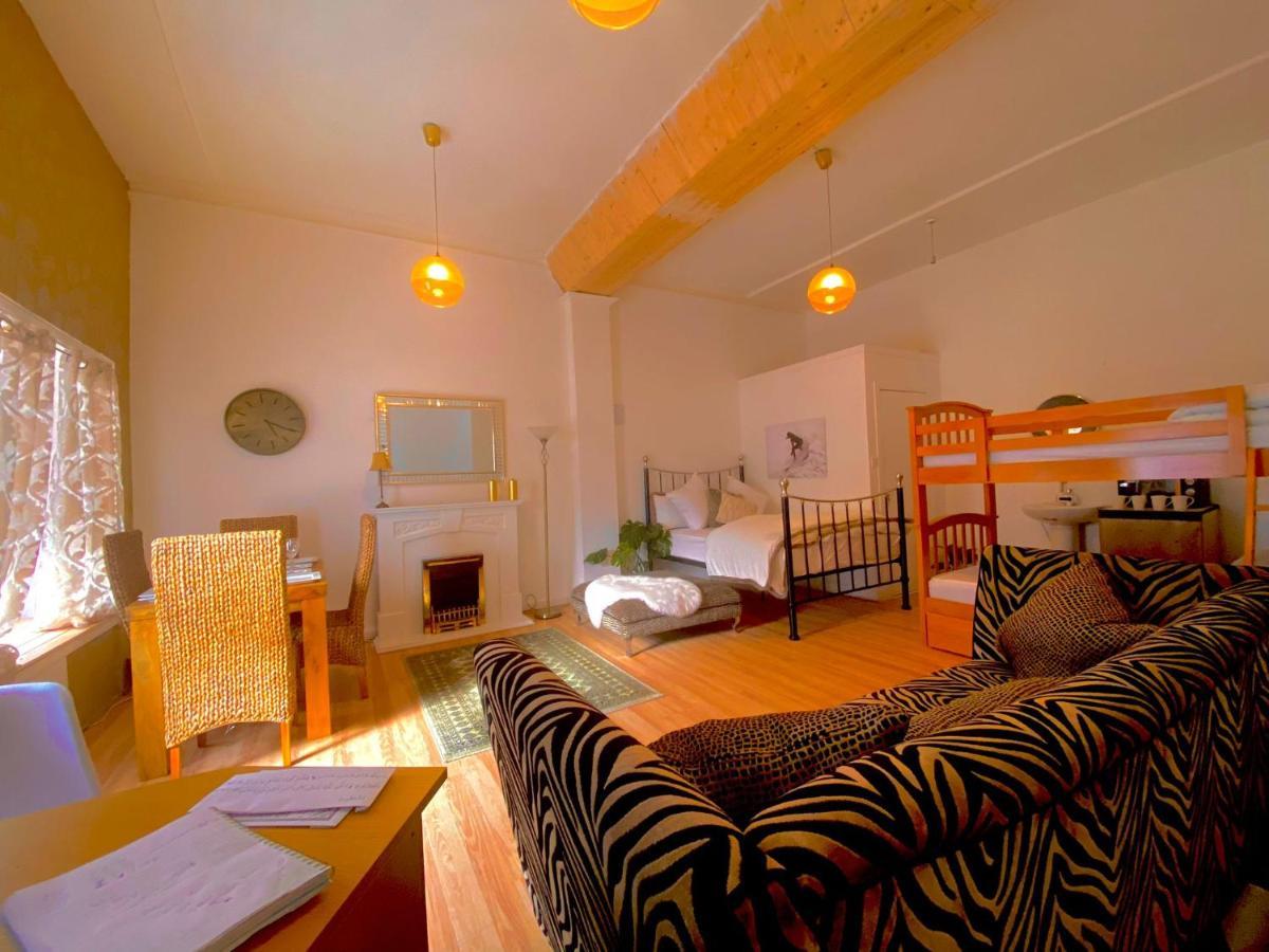 Roman Studio Apartment Единбург Екстериор снимка